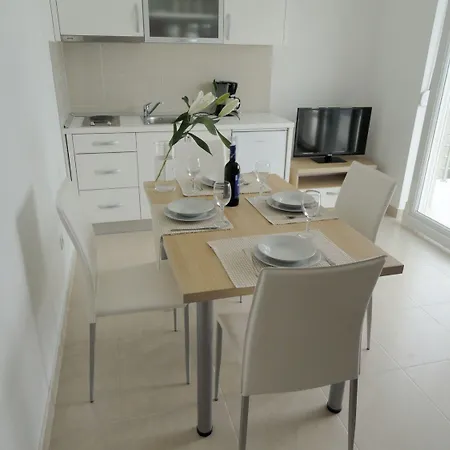 Apartment At The Sea - 5 M From The